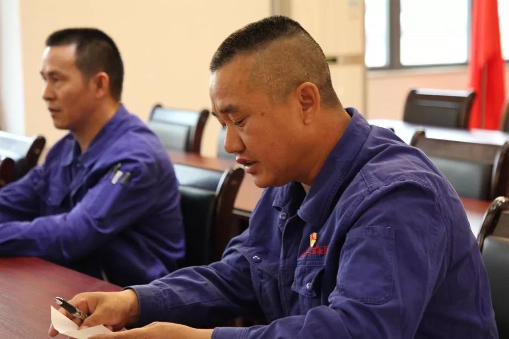 党员立潮头，，，领跑领先锋｜王发根：：：水火融会铸就百炼成钢