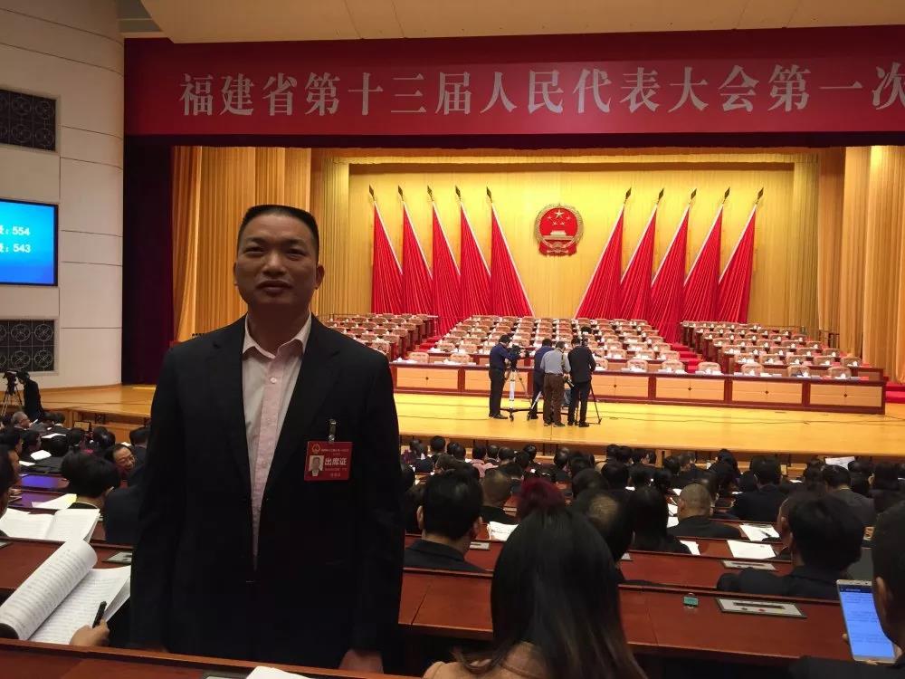 党员立潮头，，，领跑领先锋之十一｜钟泽龙：：：扎根现场的质量治理者